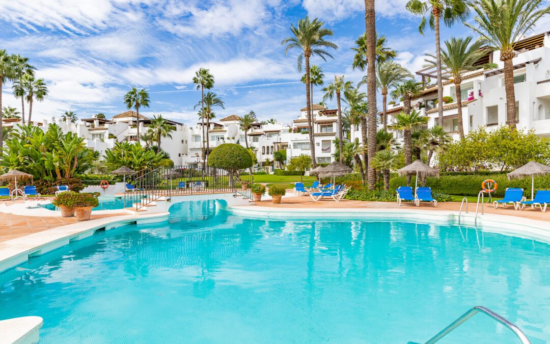 Alcazaba Beach Estepona for Sale – Exclusive Beachfront Residences
